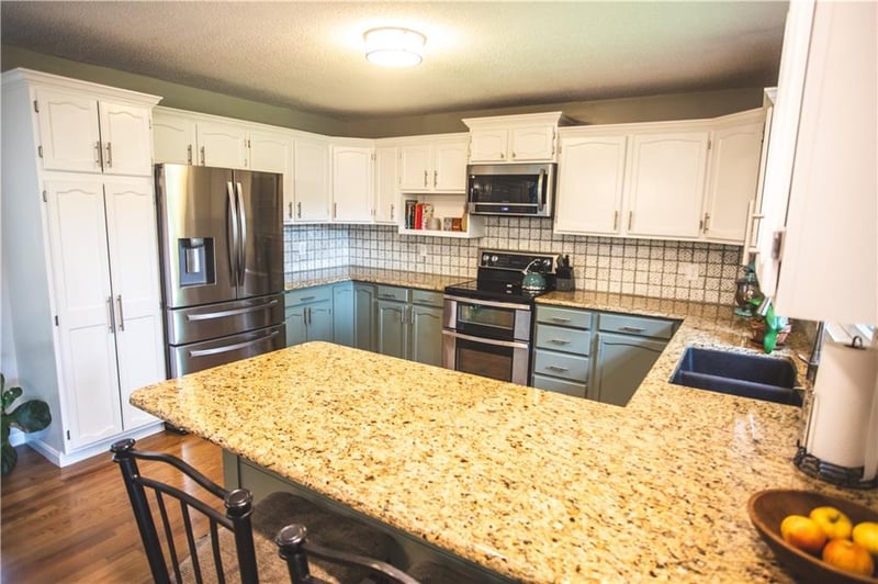 3614 Robin Ln, St Joseph, MO 64506