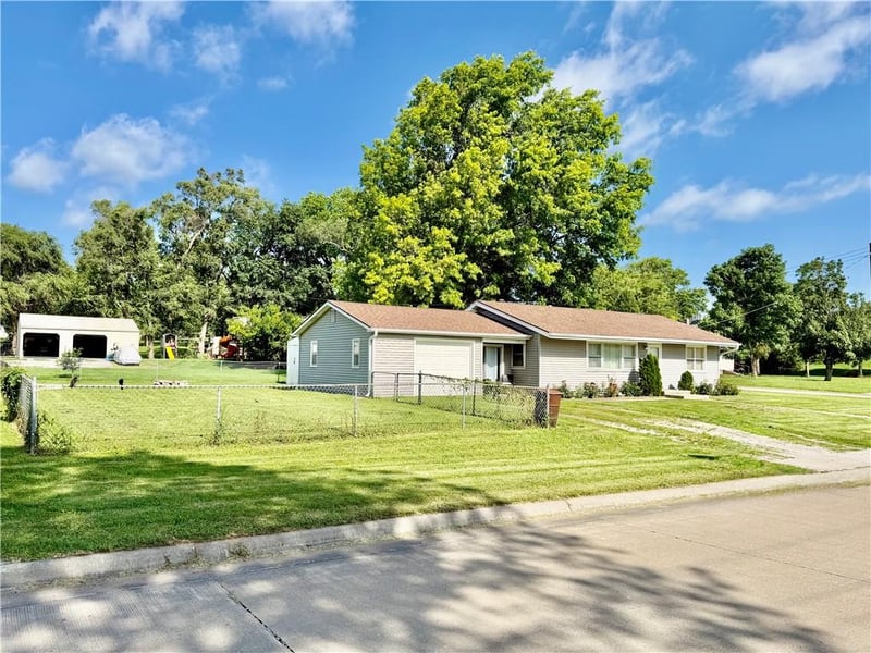 320 Alvin St, Maryville, MO 64468