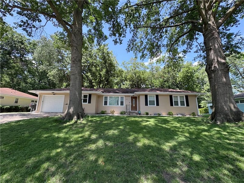 3017 Parkway A St, St Joseph, MO 64507
