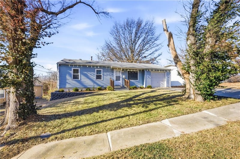 9220 Mckinley St, Kansas City, MO 64138