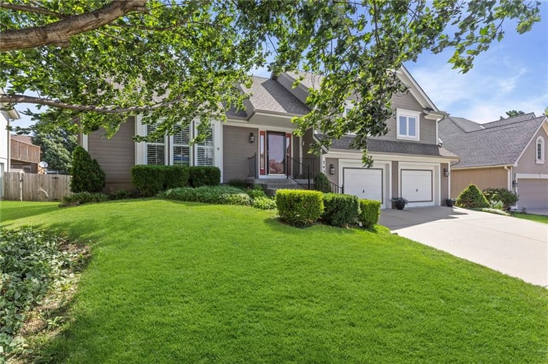 7433 N Smalley Ave, Kansas City, MO 64158