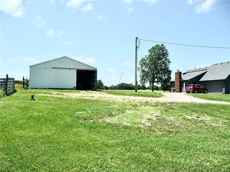330 200 Rd, Centerview, MO 64019