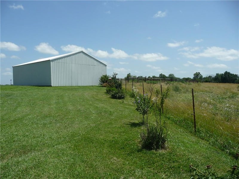 330 200 Rd, Centerview, MO 64019