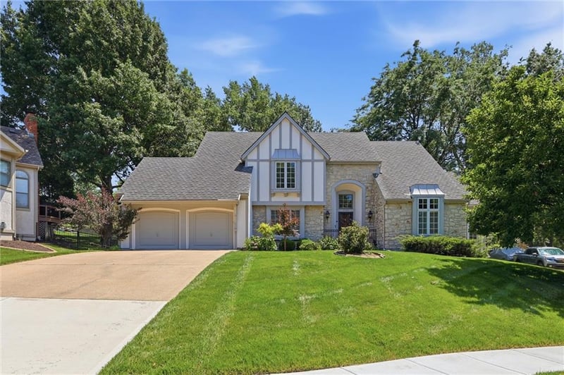 11107 122nd St, Overland Park, KS 66213