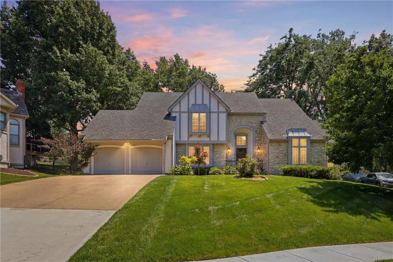 11107 122nd St, Overland Park, KS 66213