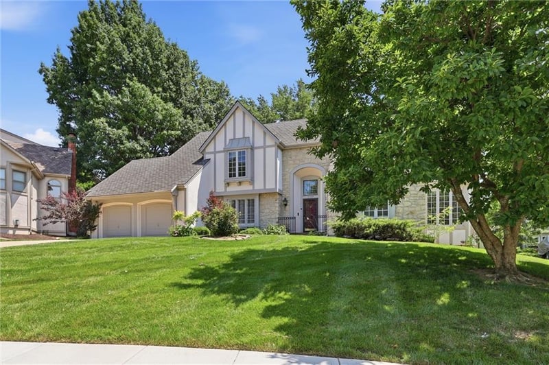 11107 122nd St, Overland Park, KS 66213