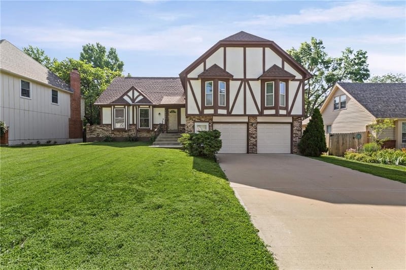 10245 Haskins St, Lenexa, KS 66215