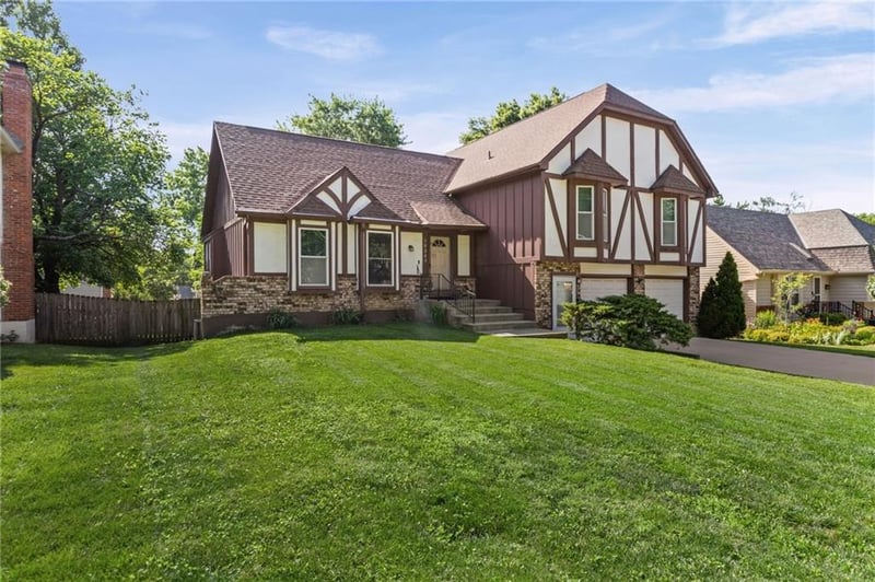 10245 Haskins St, Lenexa, KS 66215