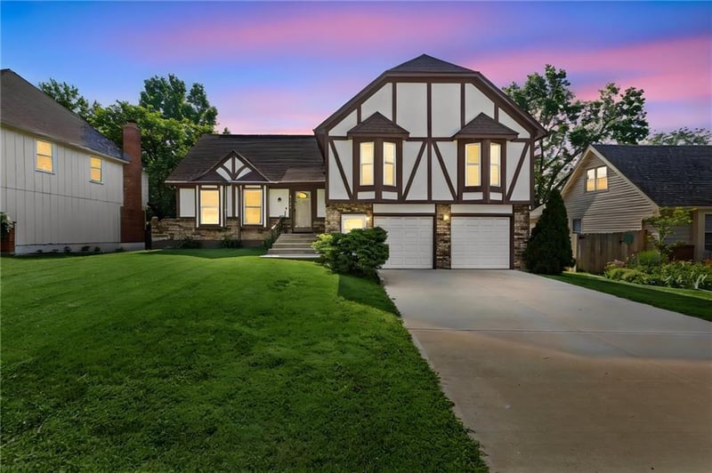 10245 Haskins St, Lenexa, KS 66215