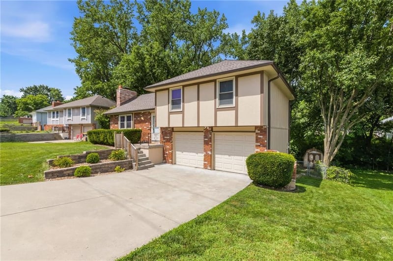 8008 Garfield Ave, Kansas City, MO 64118