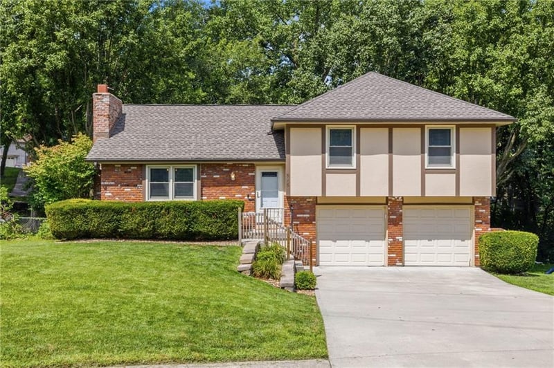 8008 Garfield Ave, Kansas City, MO 64118