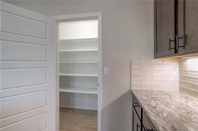 25235 92nd Ter, Lenexa, KS 66227