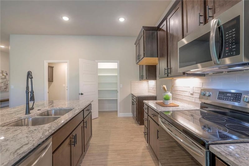 25235 92nd Ter, Lenexa, KS 66227