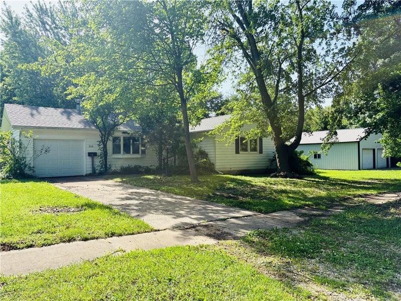 306 Green St, Yates Center, KS 66783