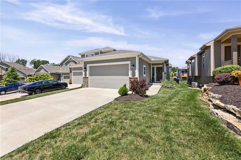 31726 83rd Ct, De Soto, KS 66018