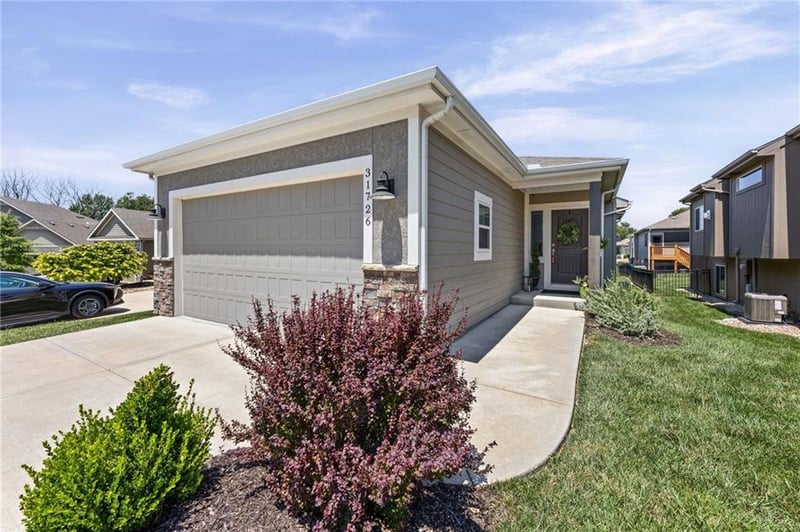 31726 83rd Ct, De Soto, KS 66018