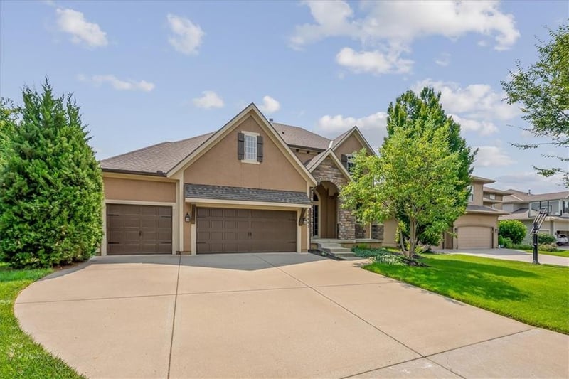 10841 Hastings St, Olathe, KS 66061