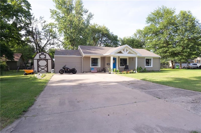 1004 Main St, Cherryvale, KS 67335