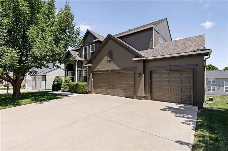 15609 Shawnee Dr, Overland Park, KS 66223