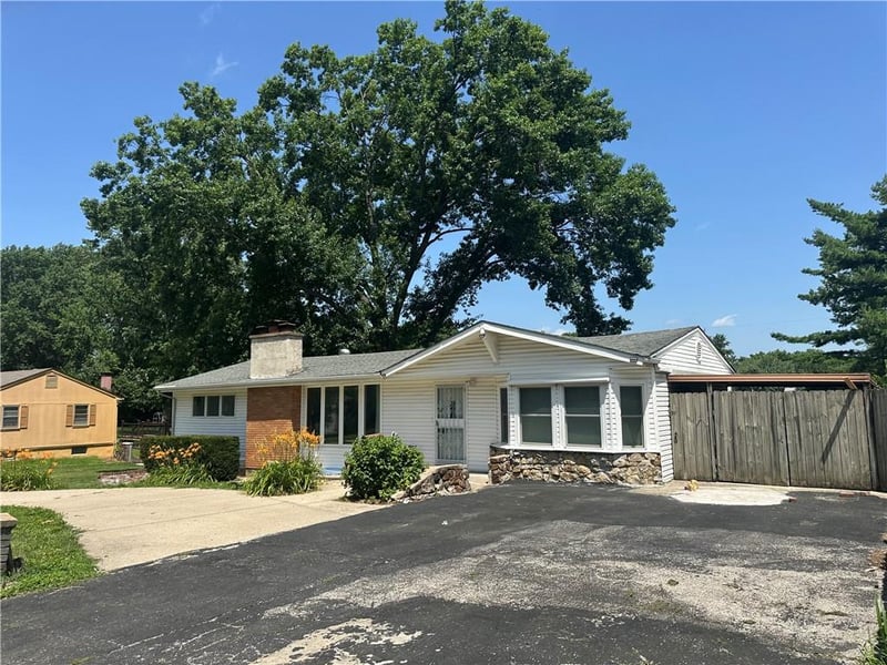 10520 28th Ter, Independence, MO 64052