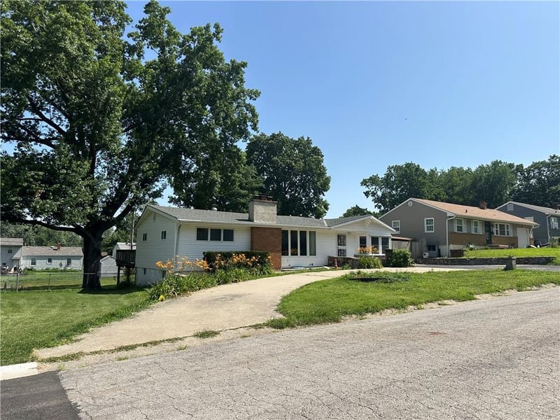 10520 28th Ter, Independence, MO 64052