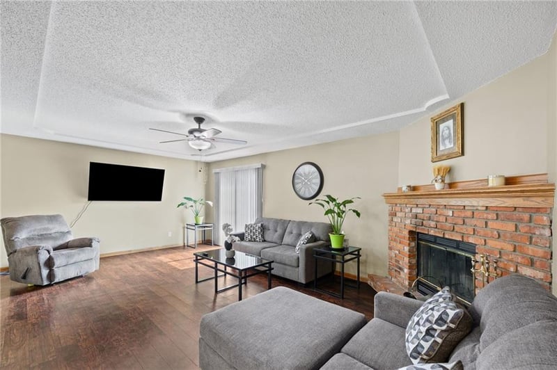 815 Autumn Dr, Belton, MO 64012