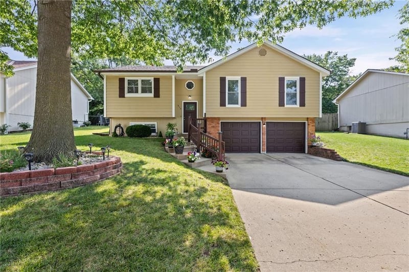 815 Autumn Dr, Belton, MO 64012