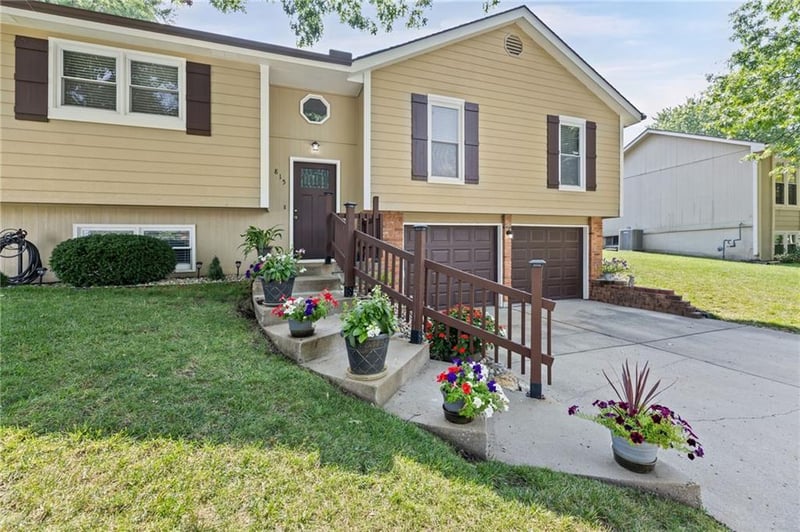 815 Autumn Dr, Belton, MO 64012