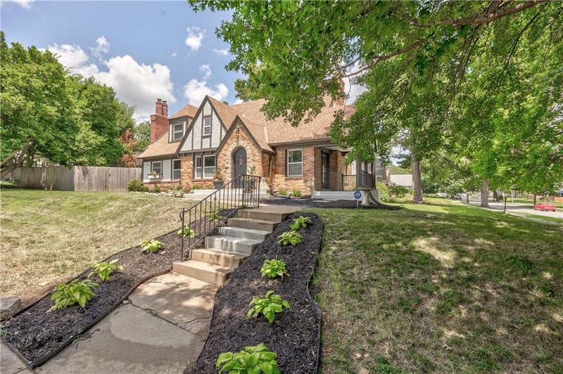 224 Meyer Blvd, Kansas City, MO 64113
