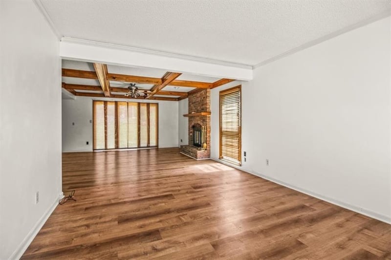 3907 Clearbrook Dr, Lee's Summit, MO 64064