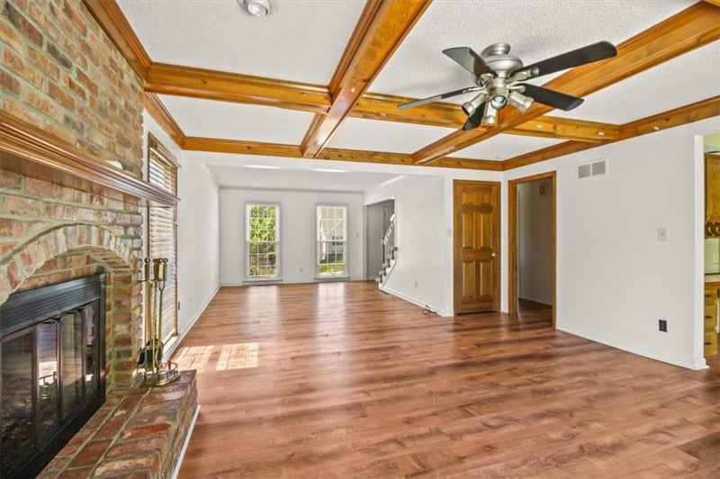 3907 Clearbrook Dr, Lee's Summit, MO 64064