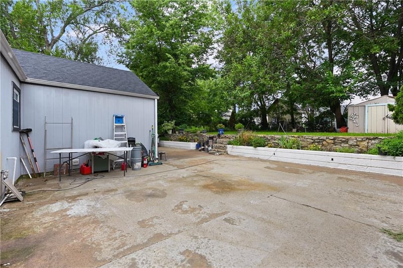 5010 Harmony Dr, Kansas City, KS 66106