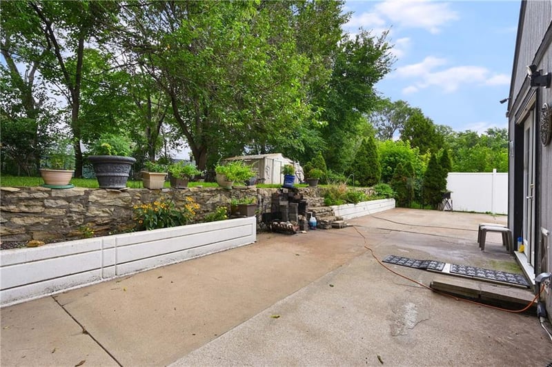 5010 Harmony Dr, Kansas City, KS 66106