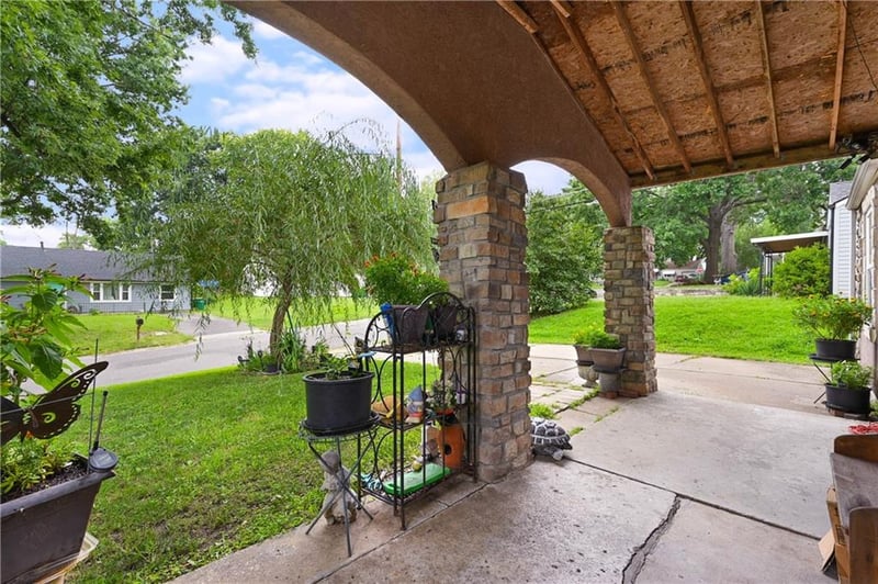 5010 Harmony Dr, Kansas City, KS 66106