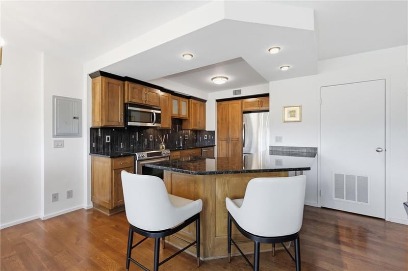803 W 48th St #605, Kansas City, MO 64112