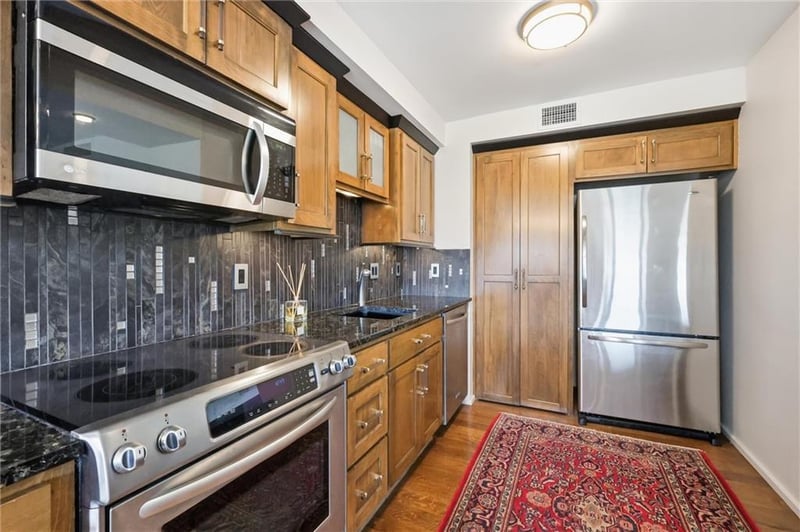 803 W 48th St #605, Kansas City, MO 64112