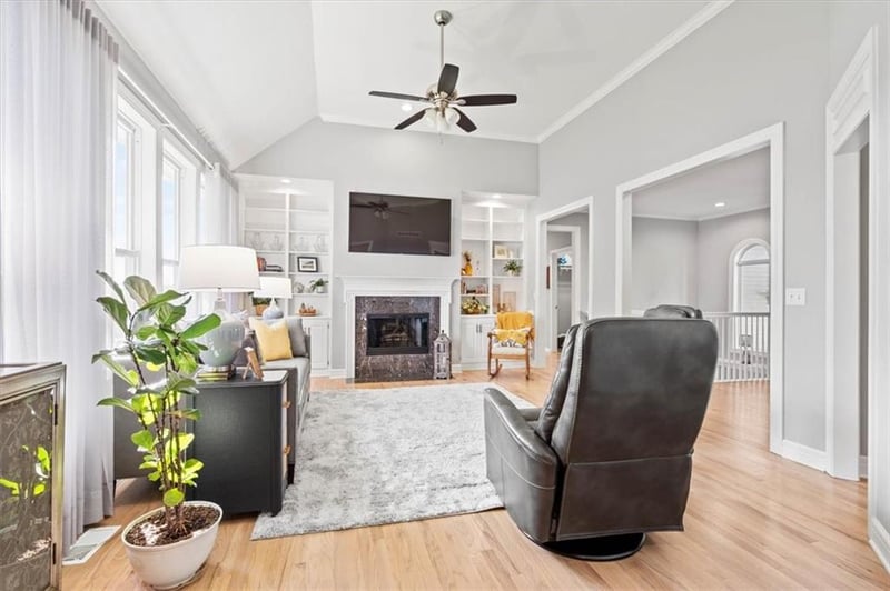 13735 Pembroke Cir, Leawood, KS 66224