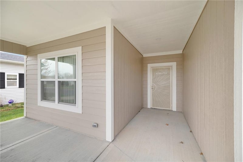 413 Poplar Ct, Oak Grove, MO 64075