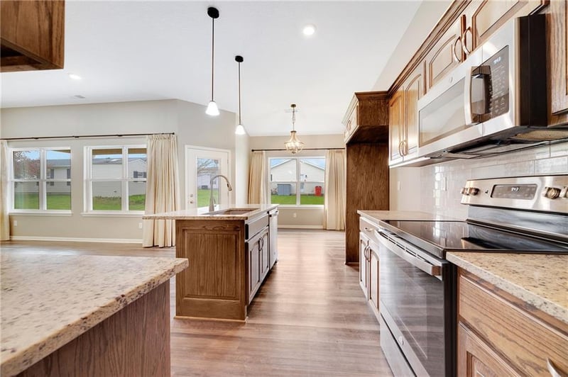 413 Poplar Ct, Oak Grove, MO 64075