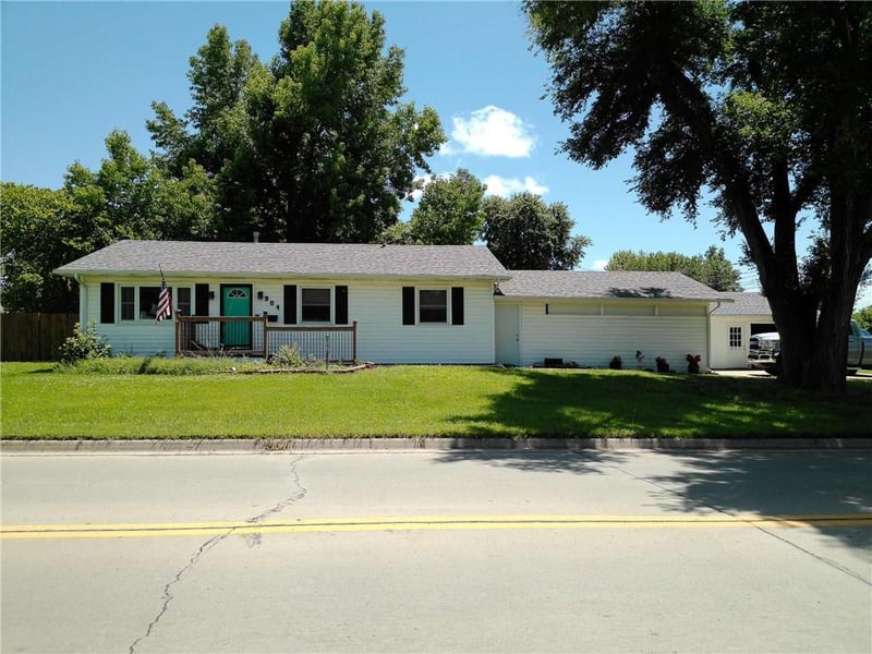 904 W 7th St, Ottawa, KS 66067