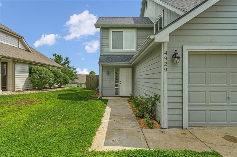 4929 Stoneback Pl, Lawrence, KS 66047
