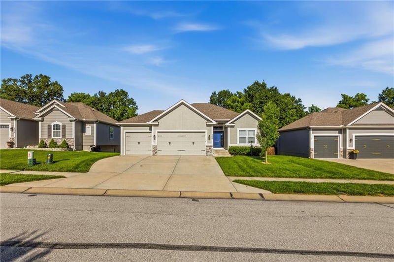 206 N Marimack Dr, Kearney, MO 64060