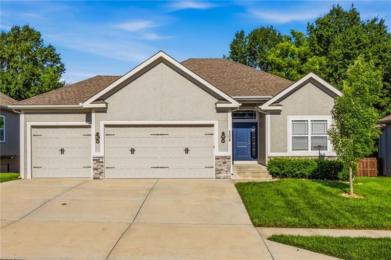206 N Marimack Dr, Kearney, MO 64060