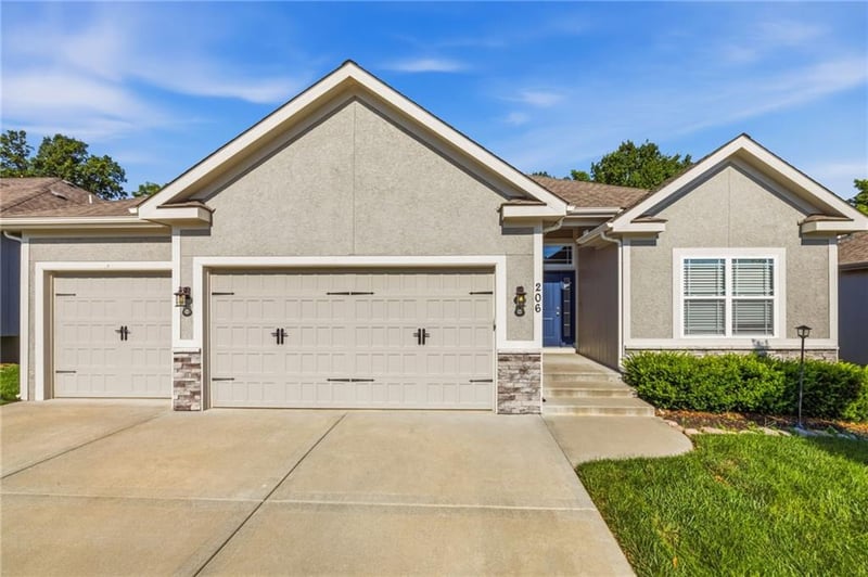 206 N Marimack Dr, Kearney, MO 64060