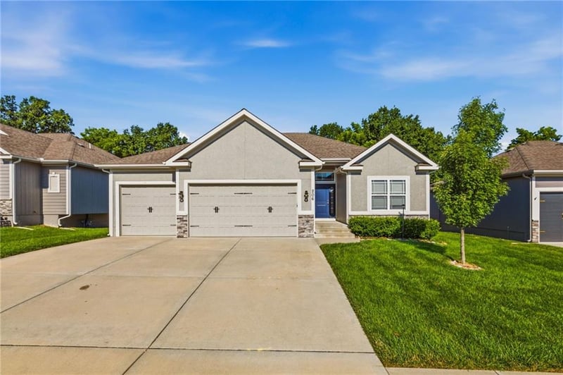 206 N Marimack Dr, Kearney, MO 64060