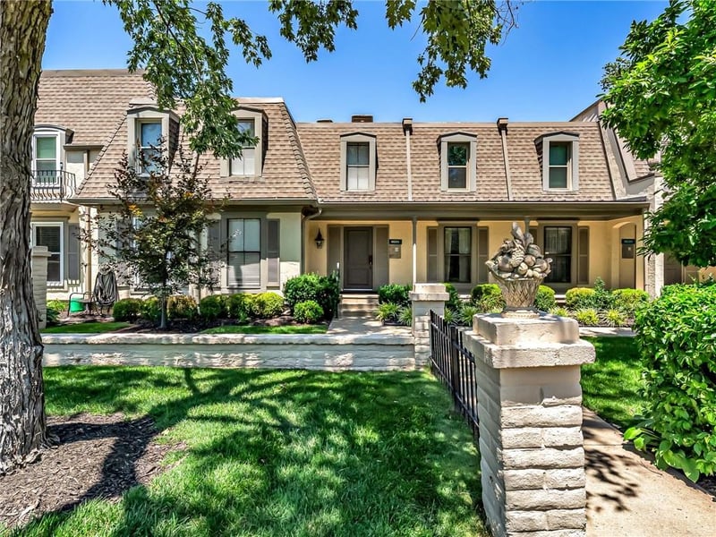 6634 W 109th St #F, Overland Park, KS 66211