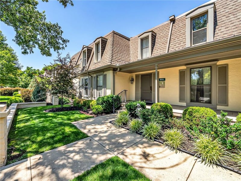 6634 W 109th St #F, Overland Park, KS 66211