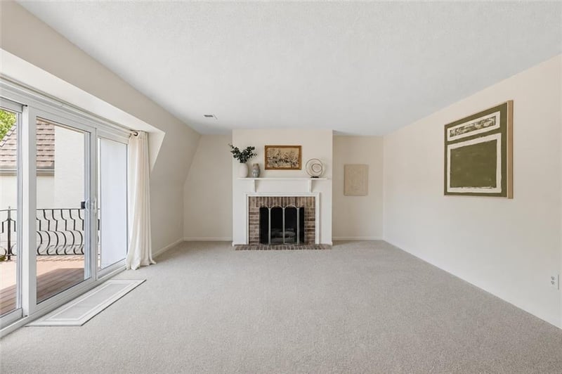 6634 W 109th St #F, Overland Park, KS 66211