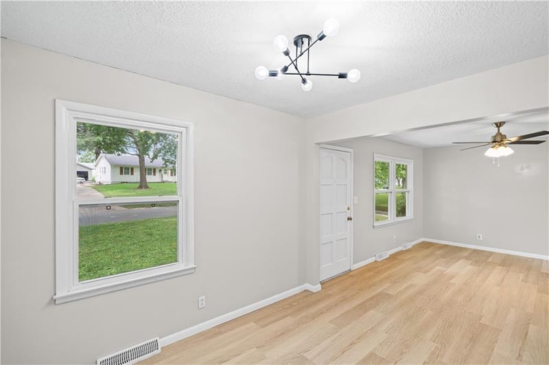 1104 Lexington Rd, Pleasant Hill, MO 64080
