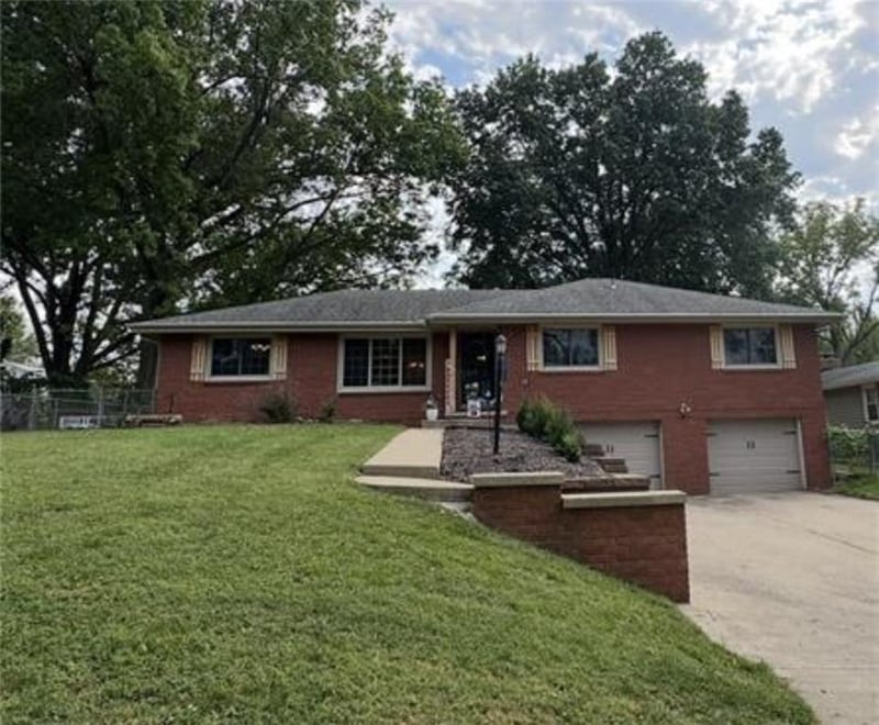 3128 Floral Ave, St Joseph, MO 64506